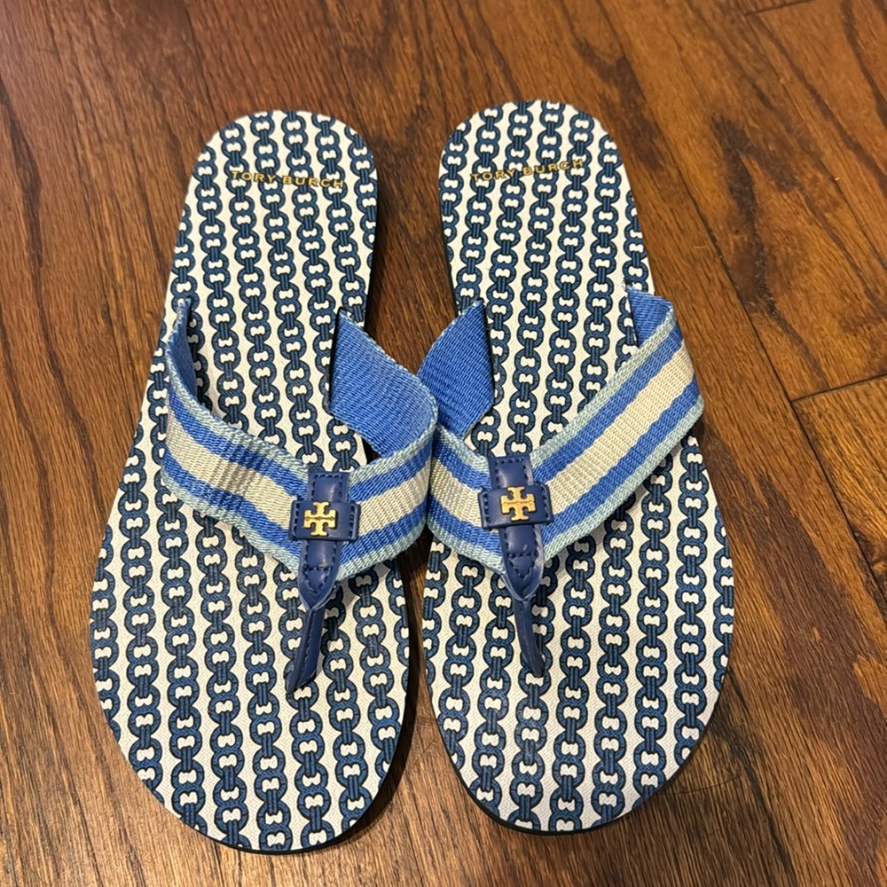 Tory Burch Gemini Link Thin Flip Flop - Like New - Size 10